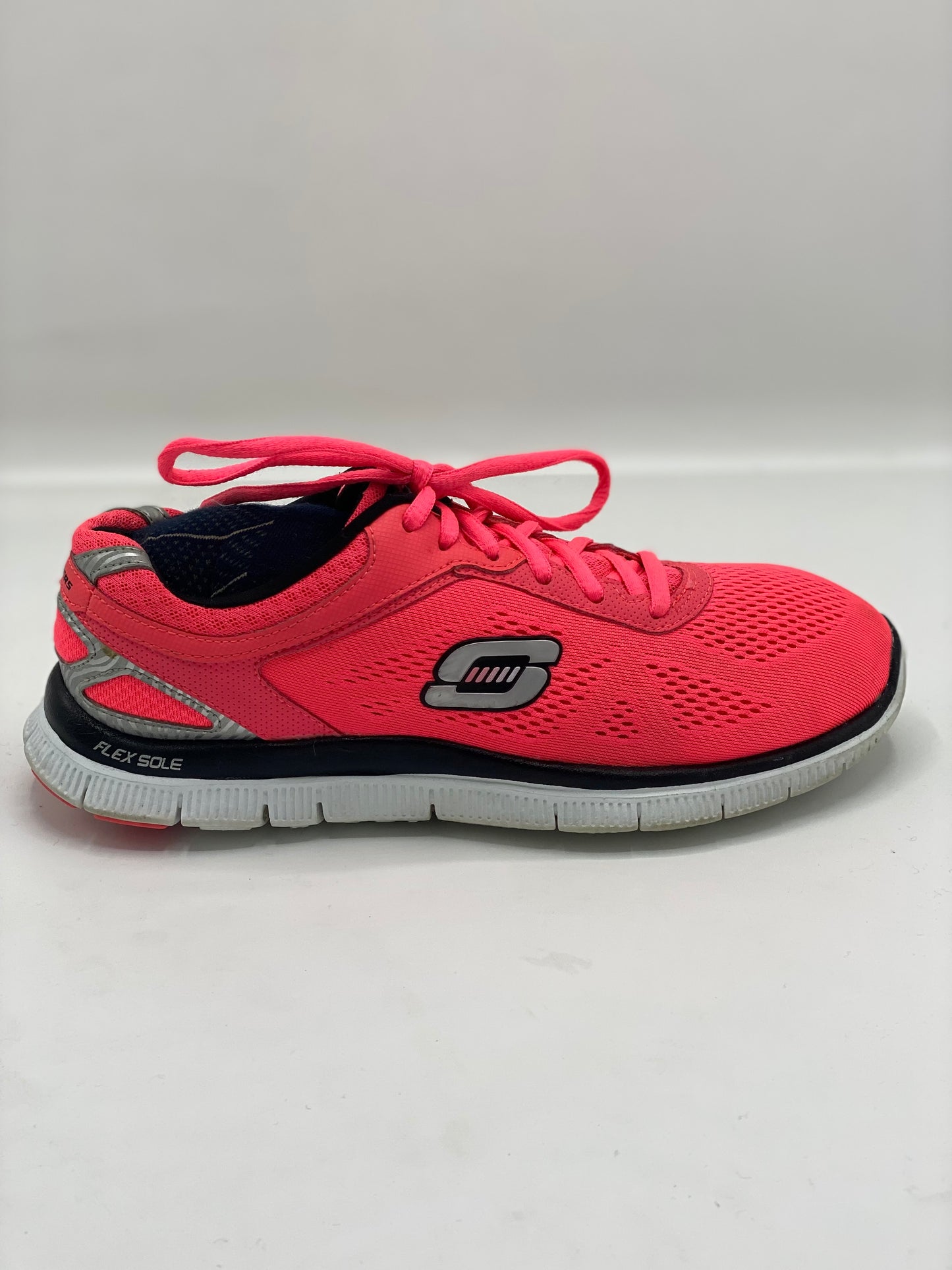 Skechers women’s running shoes pink