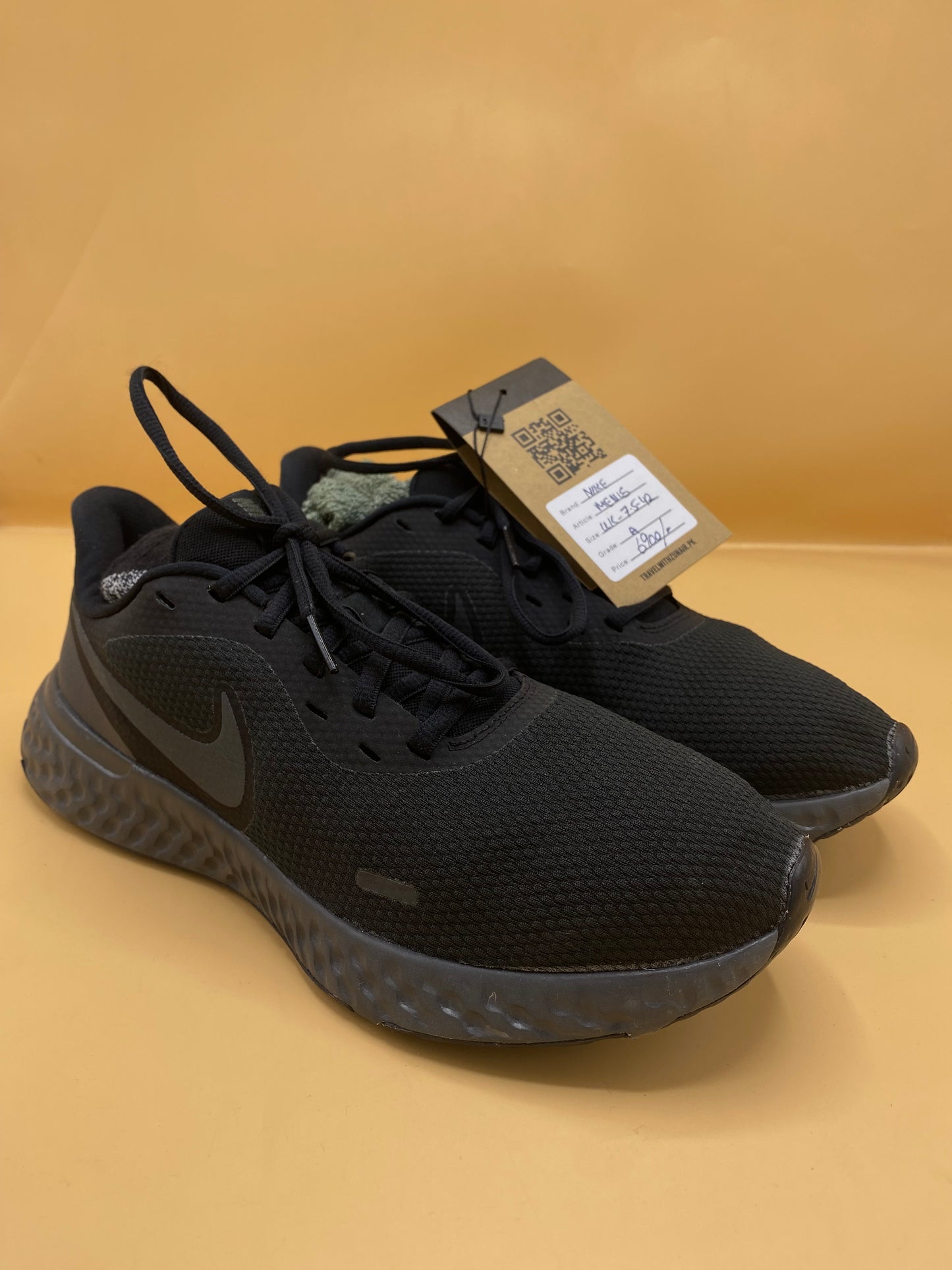 Nike Mens Black Revolution