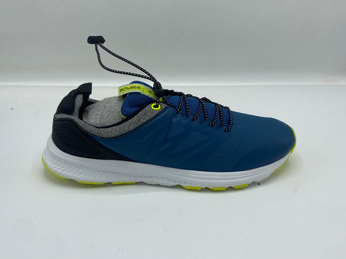 Men’s Comfortable Sports Shoes – travelwithzunair.pk