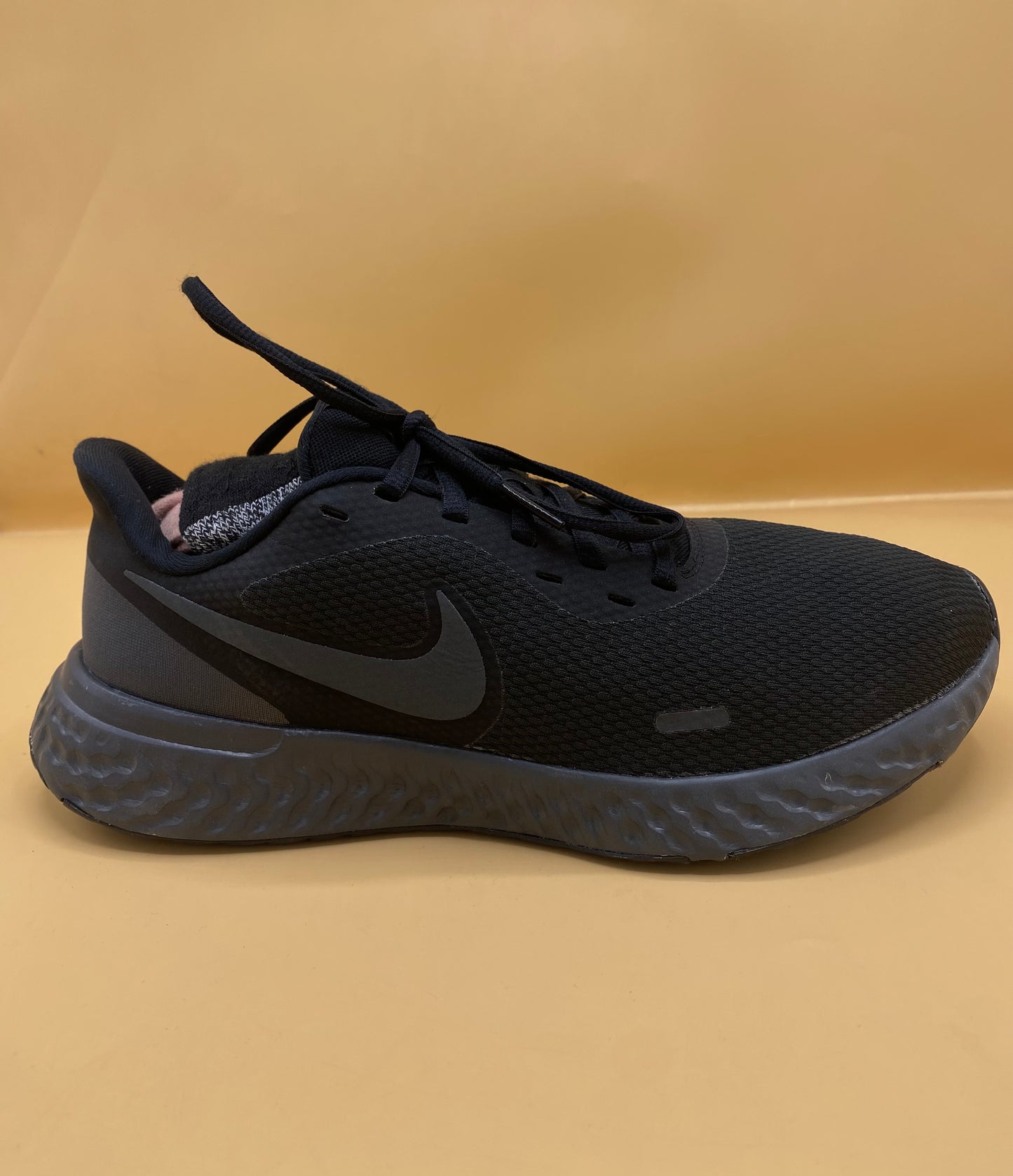 Nike Mens Black Revolution