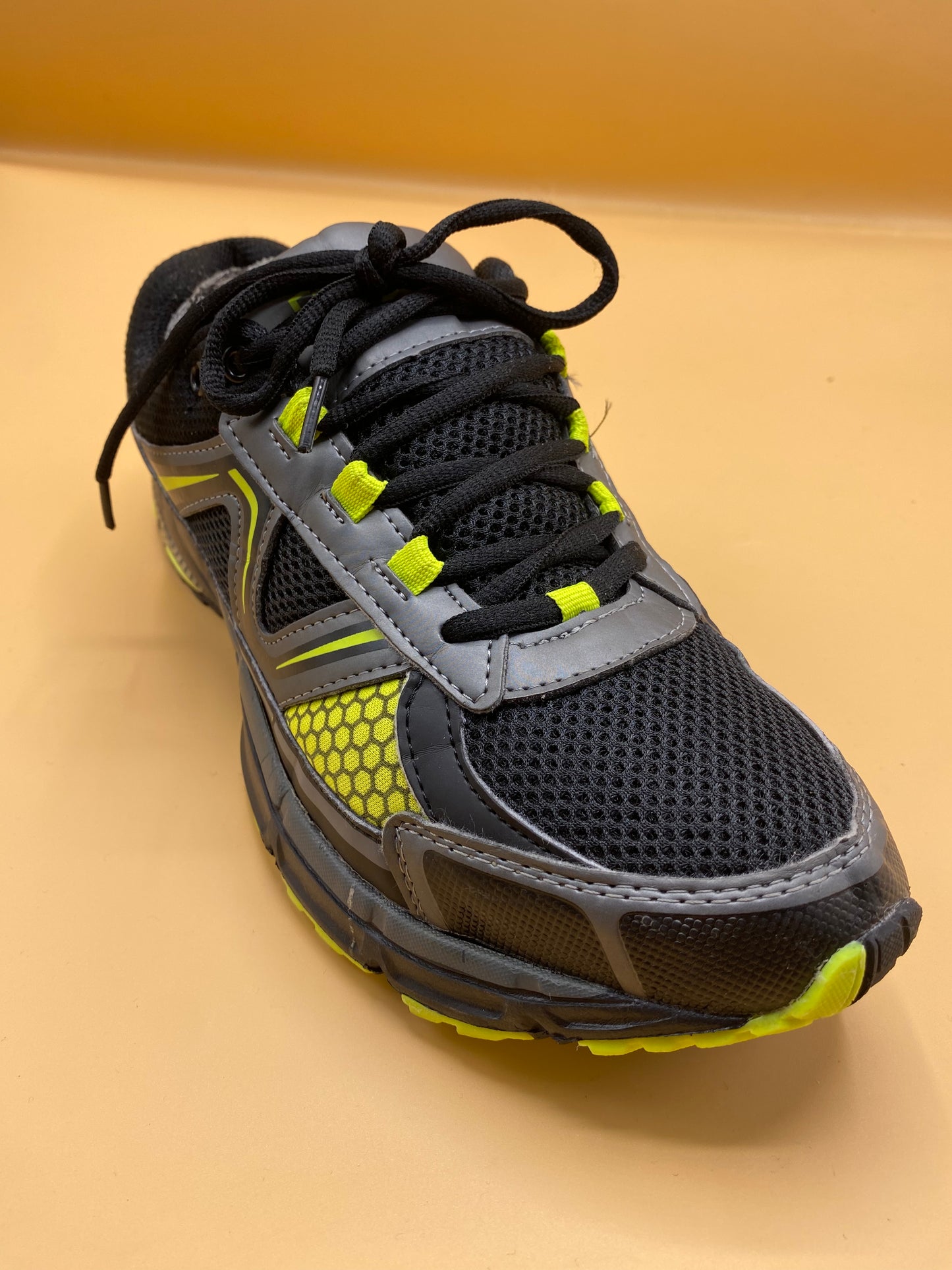 MENS BLACK GREEN RUNNING SHOES  BP