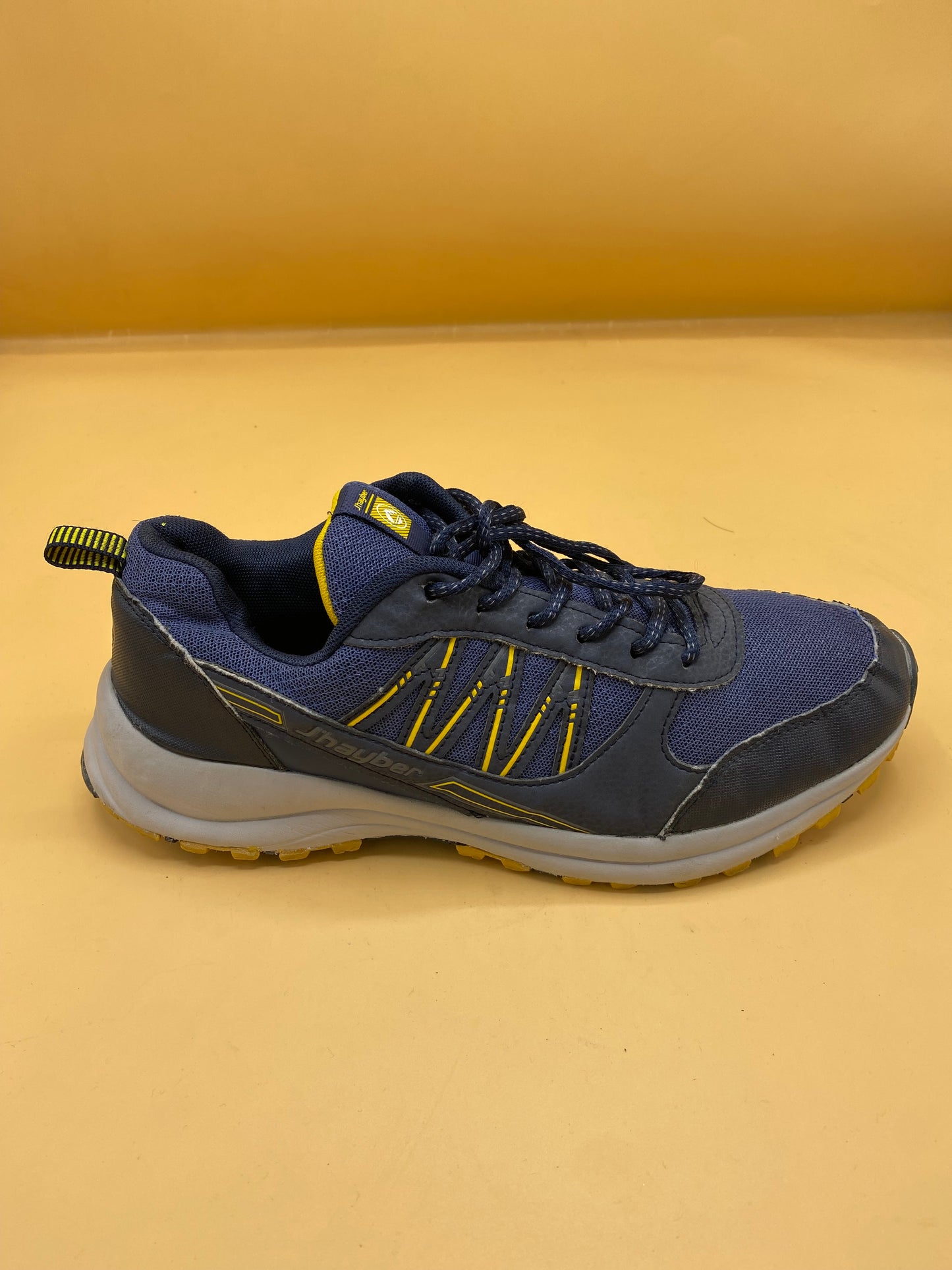 Jhayb trekking shoes