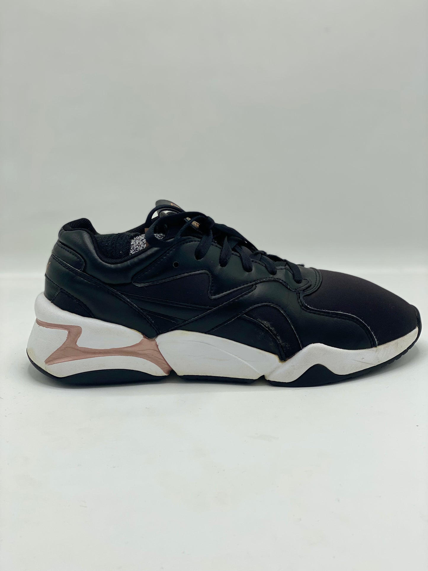 Puma 370815-05
Color : Black white