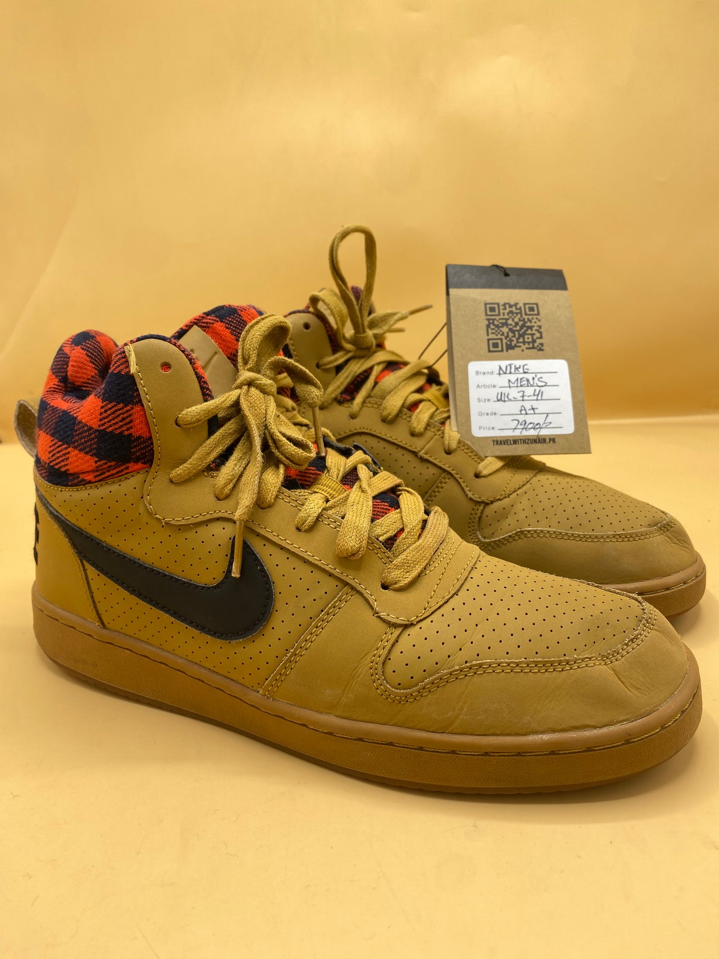 Nike Court Borough Premium