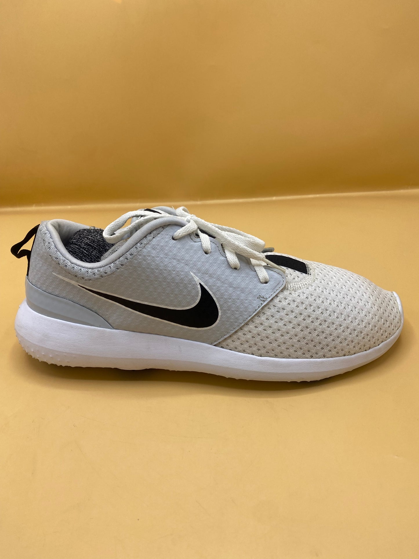 Nike ROSHE Spikeless Golf Shoes