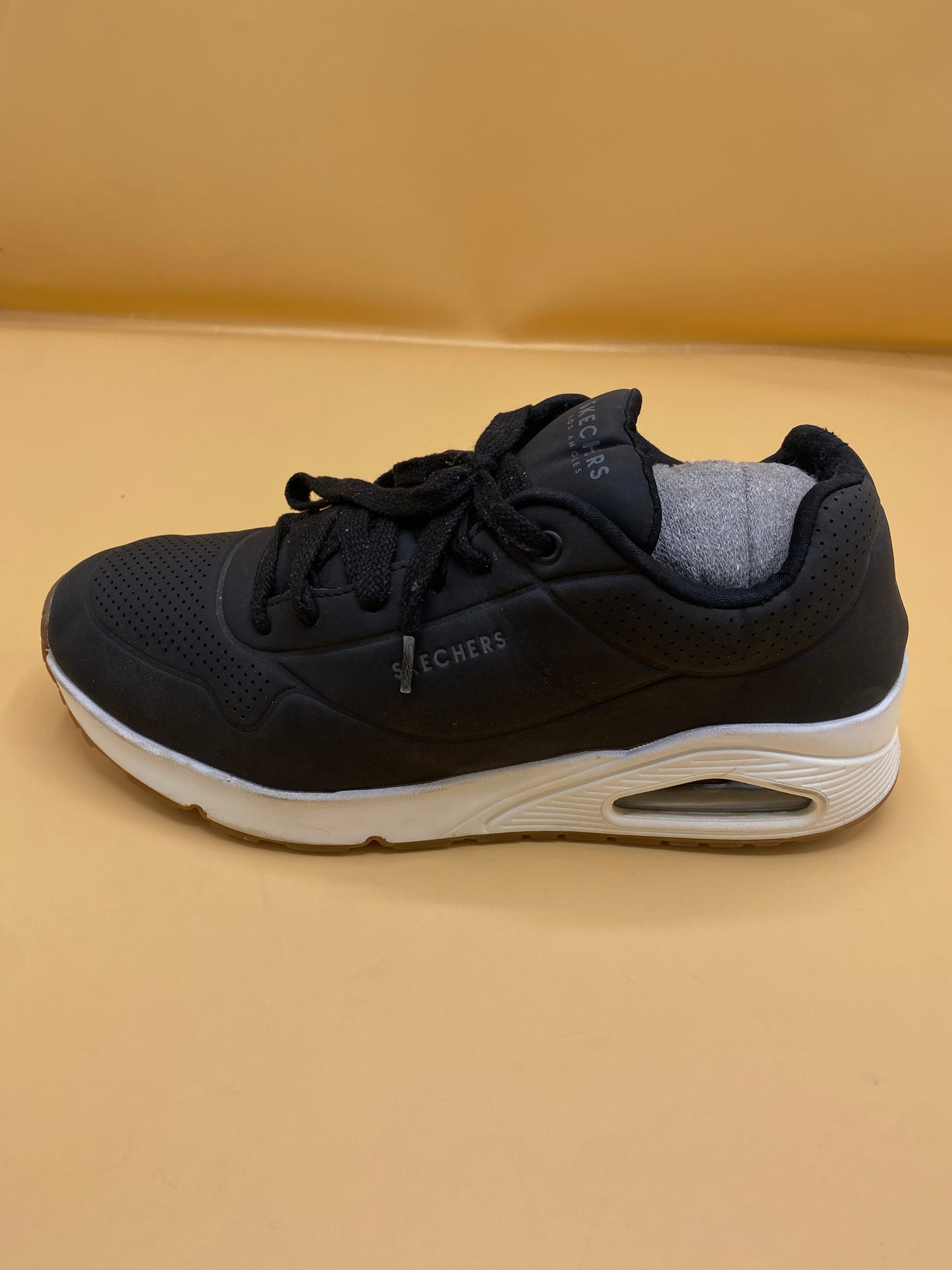 Skechers UNO Stand On Air Trainers