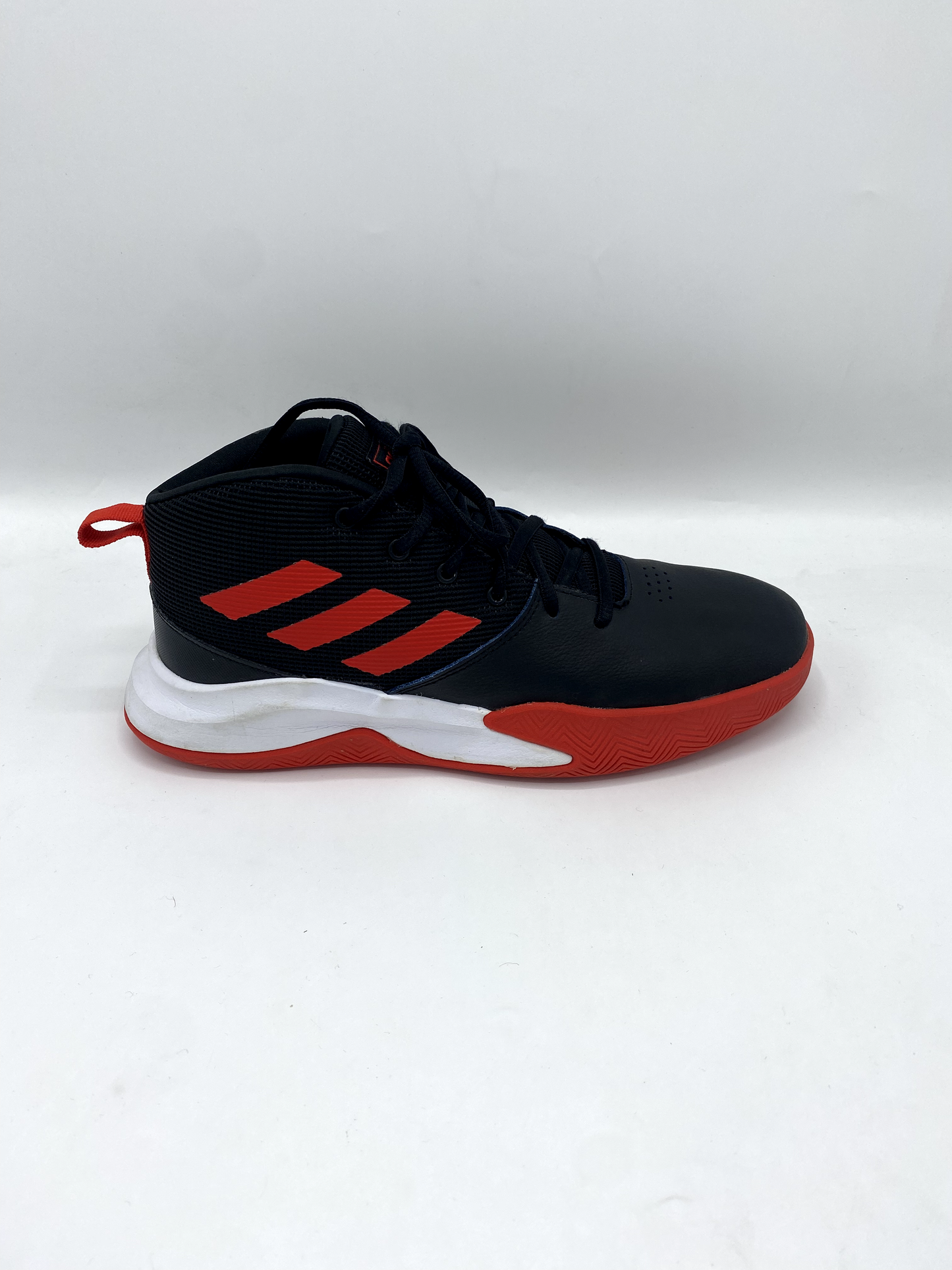 ADIDAS OWN THE GAME EE9635